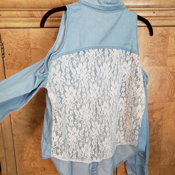 Denim and Lace cold shoulder top. - Picture 3 of 4
